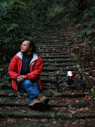 田信國在大山深處古道上_副本.jpg