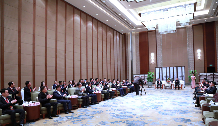 江西省領導與考察團企業家座談交流02.JPG